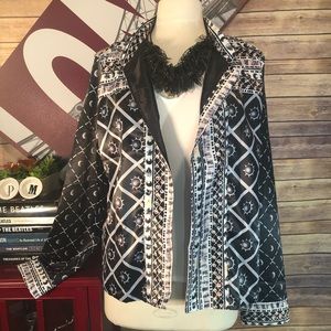 Chic Jacket! Mostly blk & white, Sz 14-16 plus